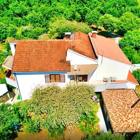 Robinson House In Vrvari With Balcony, Air Conditioning, Wifi, Dishwasher 5195-2 בית נופש *