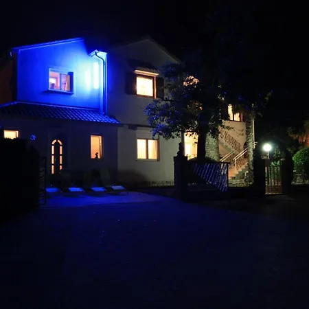Robinson House In Vrvari With Balcony, Air Conditioning, Wifi, Dishwasher 5195-2 בית נופש