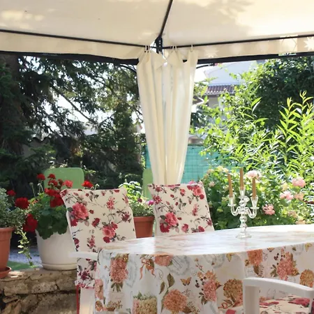 Robinson House In Vrvari With Balcony, Air Conditioning, Wifi, Dishwasher 5195-2 בית נופש פורץ