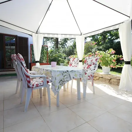 Robinson House In Vrvari With Balcony, Air Conditioning, Wifi, Dishwasher 5195-2 Porec