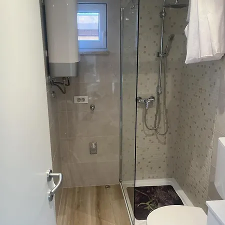 בית נופש Robinson House In Vrvari With Balcony, Air Conditioning, Wifi, Dishwasher 5195-2