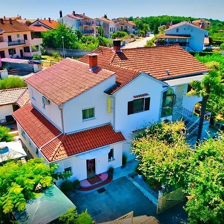 בית נופש Robinson House In Vrvari With Balcony, Air Conditioning, Wifi, Dishwasher 5195-2