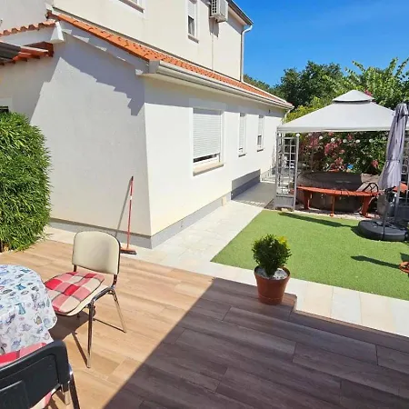 בית נופש Robinson House In Vrvari With Balcony, Air Conditioning, Wifi, Dishwasher 5195-2 פורץ