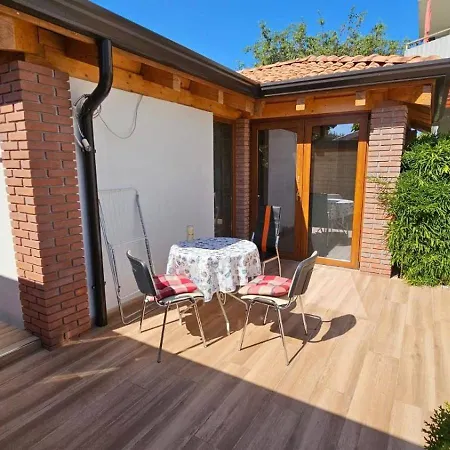 Robinson House In Vrvari With Balcony, Air Conditioning, Wifi, Dishwasher 5195-2 בית נופש פורץ